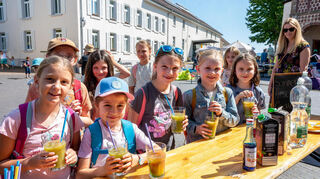 Lorsch, 04.07.2025, Cocktailparty für Grundschüler zum Schulabschluss vor der Königshalle, ,, Bild: Thomas Neu