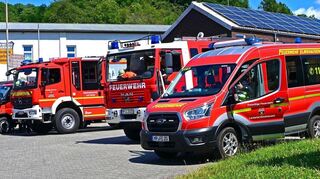 Für die Übung kamen die Mitglieder der Elmshäuser Feuerwehr mit ihren Fahrzeugen zur Reichenbacher Wache.