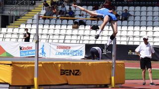 Benjamin Gang bei seinem Sprung über 2,04 Meter, der ihm bei der U23-DM die Bronzemedaille brachte.