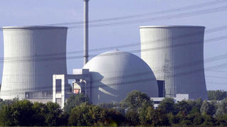 Das Akw Biblis (hier ein Archivbild aus dem Jahr im Jahr 2001) sorgte um die Jahrtausendwende immer wieder für Diskussionen.