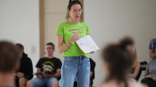 Babett Mahnert leitete den Finanzworkshop für die neunten Klassen der Mittelpunktschule.