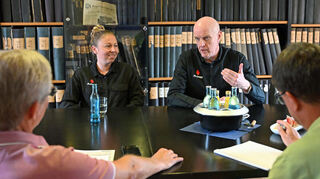 Die Flames-Geschäftsführer Romina Heßler und Michael Geil beim Informationsgespräch im Medienhaus mit den BA-Redakteuren Michael Roth und Klaus Rettig.