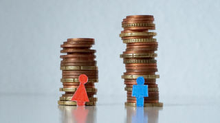 Dass Frauen bei gleicher Arbeit weniger verdienen als Männer, kommt in Unternehmen vor. Dagegen haben Betroffene geklagt und zum Teil auch Recht bekommen.
