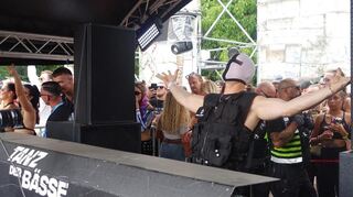 Der Mann mit der Maske: Holy Priest ist der Star der Hard-Techno-Szene.