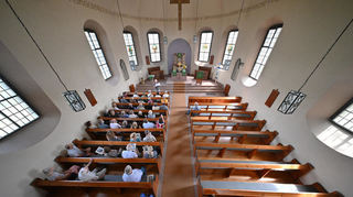 Mitglieder der Metzendorf-Gesellschaft besichtigten die Kirche in Gadernheim.