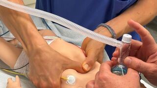 Am Kreiskrankenhaus Bergstraße in Heppenheim fand kürzlich ein Simulationstraining im Bereich Geburtshilfe statt.