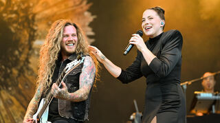 LaFee mit ihrem Gitarristen beim Abschlussabend des Rex-Open-Air am Sonntagabend.