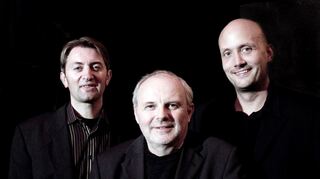 <p>Auf der Bühne steht das Frankfurt Jazz Trio mit dem Schlagzeuger Thomas Cremer, der 2012 den Hessischen Jazzpreis 2012 gewonnen hat.</p>