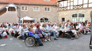 Gut besucht waren die Festspiele nicht nur am Premierenabend (Bild); am Sonntag beendete ein Gewitter den Theaterabend vorzeitig.