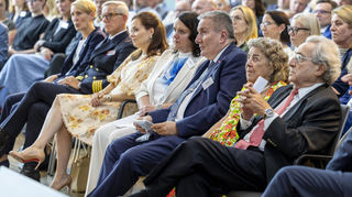 Viel Prominenz, u.a. der ehemalige Arbeitgeber-Präsident Dieter Hundt (r.).