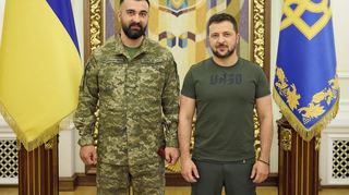Der ukrainische Präsident Wolodymyr Selenskyj zeichnete Igor Kovalenko im September 2023 mit dem Orden „Für Tapferkeit“ aus.