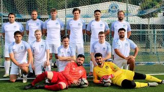 Beim TSV Elmshausen muss mit den Neuzugängen ein komplett neues Team geformt werden; hinten v.l. Alen Cvijanovic, Pascal Krämer, Robin Perez-Adler, Lennart Kastner, Mohammed Akbari, Trainer Alexander Grod; Mitte Johannes Schwalbach, Yannik Seeger, Co-Trainer Robin Wieland , Nils Dickert, Memo Caruso, vorne Ramadan Hossein , Malik Jafer.