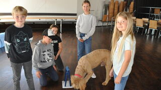 Hund Sam war zu Gast bei den Lindenfelser Ferienspielen.