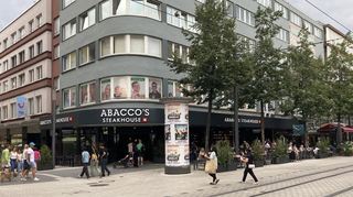 Gastronomie ersetzt Einzelhandel: Das Abacco's Steakhouse hat vergangene Woche auf den Planken eröffnet.