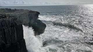 Beeindruckend: die steilen Klippen an der irischen Küste.