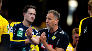 Löwen-Trainer Maik Machulla (r.) verlangt mehr Ballsicherheit.