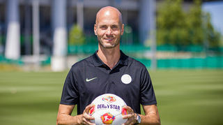 Soll den VfL in erfolgreiche Zeiten führen: Paul Simonis ist in Wolfsburg bereits der zehnte Trainer in den vergangenen neun Jahren.