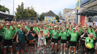 Ausgelassene Stimmung herrschte bei der Ankunft der Tour der Hoffnung am Samstag in Bensheim.