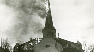 Am 26. März 1945 wurde die Kirche durch Brandbomben fast vollständig zerstört.