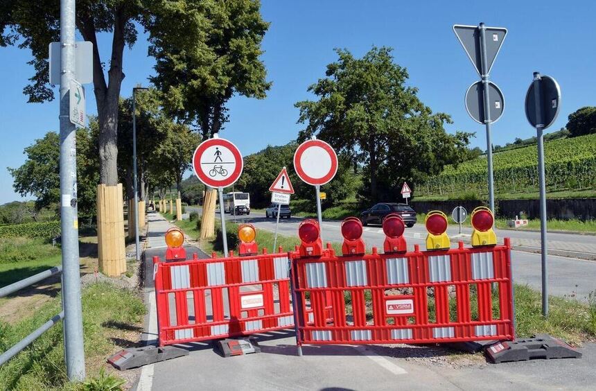 Criticism of diversion, traffic lights and signage at cycle path ...