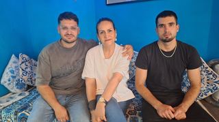 Inhaber David Azimi (links) mit seiner Mutter Whida Azimi und Mitarbeiter Nawced Khoshad