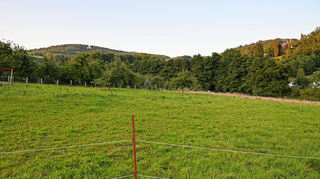 In Schlierbach soll zwischen der Straße „In der Bain“, der Schwimmbadstraße und dem Fahlbach ein neues Wohngebiet entstehen.