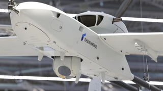 Eine Aufklärungsdrohne von Rheinmetall wird auf der Messe in Düsseldorf gezeigt.