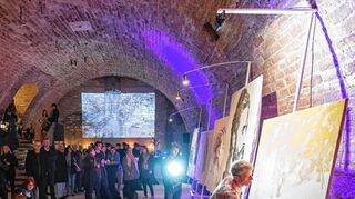 <p>In der Alten Weinfabrik in Heidelberg malten einige Künstler live und vor Publikum, während die Sängerin Ute Kreidler in der Jesuitenkirche auftrat (rechts oben) und im Kurpfälzischen Museum Kaphalo spielten.</p>