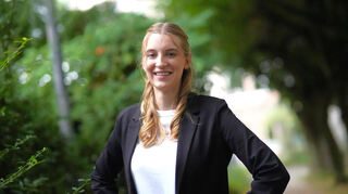 Chiara Fischer von der Odenwälder Weininsel wird neue Bergsträßer Gebietsweinkönigin. Die 23-Jährige wird am 6. September gekrönt.