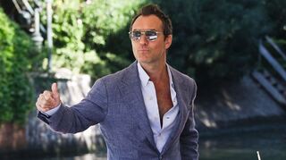 Jude Law bei seiner Ankunft in Venedig vor der Premiere.