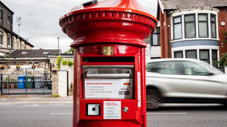 Die leuchtend roten, zylinderförmiger „Pillar Boxes“ bekommen ein zeitgemäßes Innenleben.