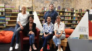 Das Team der Stadtbibliothek mit (von links) Andrea Zmolil, Claudia Daum, Susanne Hellwig-Jungmann, Alexander Weiß und Annerose Völker.