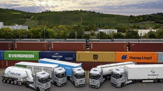 Prototypen des GenH2 Trucks von Daimler Truck im Neckarhafen Stuttgart.