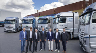 Von links nach rechts: Roger Haschka (Holcim), Thomas Hollad (Air Products), Fabian Duex (Amazon), Michael Scheib (Mercedes-Benz Trucks), Frédéric Derumeaux (Vervaeke), Moritz Lege (Wiedmann & Winz) und Jens Langer (DP World Intermodal).