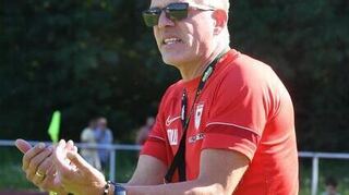 Lorschs Trainer Martin Weinbach tüftelt an einer Taktik, mit der er dem Tabellenführer SSG Einhausen ein Bein stellen kann.