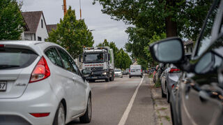 In der Kriemhildenstraße ist viel Verkehr. Im Ausschuss war von 20.000 Fahrzeugen in der Woche die Rede, es sind aber sogar 40.000.