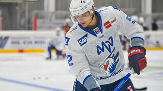 Adler-Spieler Nick Mattinen.