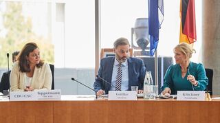 Zur konstituierenden Sitzung war Bundestagspräsidentin Julia Klöckner (CDU) mit dabei.