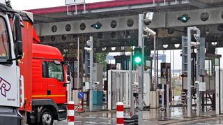 BASF, Tor 15: Digitale Kameras erkennen das Nummernschild und die Ladung des Lkw, der ins Stammwerk in Ludwigshafen einfahren wil.