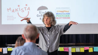 Im Goethe-Gymnasium fand mit einem Abend zu Kinderrechten der Auftakt für die Wochen der Zivilcourage in Bensheim statt. Den Impulsvortrag hielt Christa Kaletsch, Vorsitzende von Makista e. V. Frankfurt.