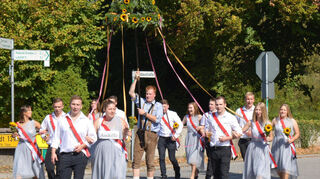 Bei der Jubiläumskerb werden auch die ehemaligen Kerweborschen und Kerwemädchen am Umzug teilnehmen. Diese Gruppe war im Jahr 2018 unterwegs.