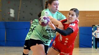 Chiara Schmitz (re.) steuerte sieben Tore zum Sieg der Junior-Flames in Leipzig bei.