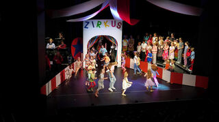 Die Singschule Kirchbergklang begeisterte im Parktheater mit ihrem neuen Musical „Zirkus furioso“.