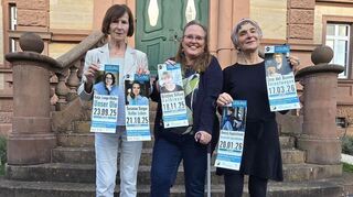 Eva Knop, Monika Hebbeker und Tina Friedmann (von links) haben unzählige Bücher und Druckfahnen gelesen und daraus ein Programm für die Sparte „Literatur“ von Forum Kultur zusammengestellt, das bereits am Dienstag beginnt.