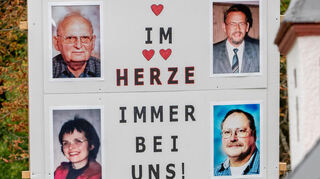 Erinnerung an die Gründer der Beedenkirchener Kerb: Fritz Hechler (oben links) und Philipp Schäfer (oben rechts), Monika Roth und Helmut Keller.