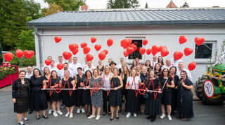 Unter dem Motto „Kerbjugend durch die Jahrzehnte“ liefen mehrere Generationen der Kerbjugend beim Umzug mit.