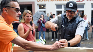 Das Nageln war eine besondere Herausforderung, denn maximal fünf Hammerschläge durften gesetzt werden.