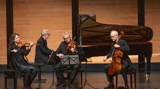 bbe,Benshiem, Partktheater, Fauré Quartett, von links: , Erika Geldsetzer (Violine), Dirk Mommertz (Klavier), Sascha Frömbling (Violine) , Konstantin Heidrich (Violoncello), , Bild: Thomas Neu