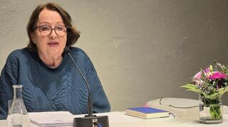 Katja Lange-Müller las in der Reihe „Literatur“ von Forum Kultur im Marstall aus ihrem Roman „Unser Ole“.
