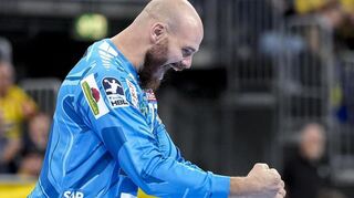 Mike Jensen jubelt nach einer Parade gegen Leipzig.